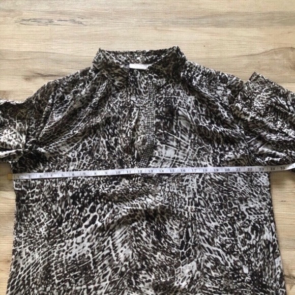 Jennifer Lopez Monochrome Animal Print Top - Picture 3 of 6